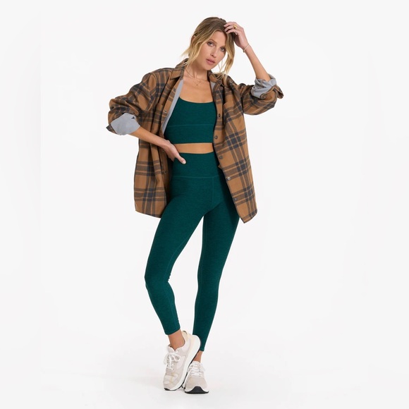 VUORI green clean elevation legging short - Picture 3 of 8